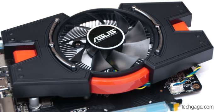 ASUS Radeon R7 250X - Glamor Shot