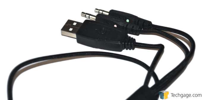 CM Storm Pulse-R Gaming Headset - Mic, Headphone & USB Connector Closeup