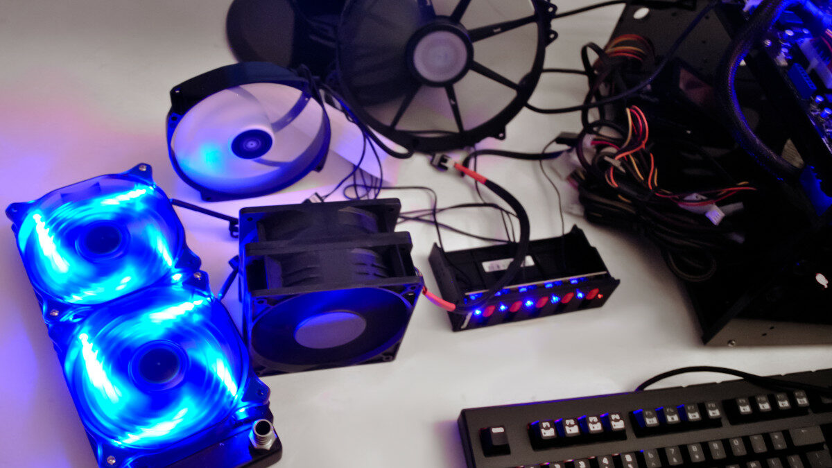 Quick-Gage: Thermaltake Commander F5 Fan Controller Review – Techgage