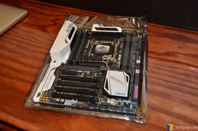 Intel Pro Performance Unboxing - ASUS X99-DELUXE Motherboard