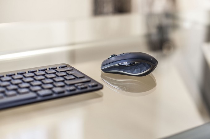 Logitech MX Anywhere 2 Portable Mouse - Use On Glass