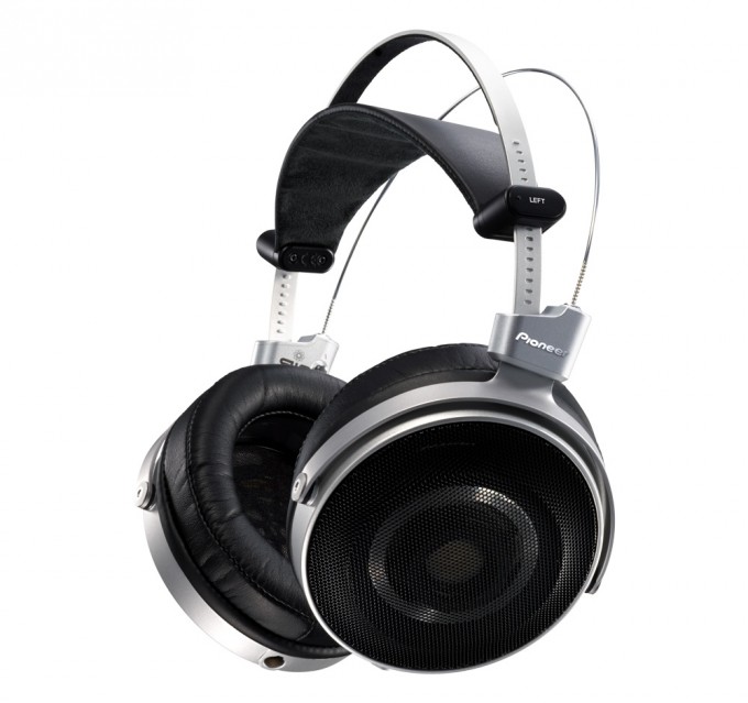 CES 2016 Pioneer SE-Master1 Headphones Press Shot