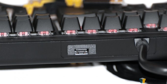 Corsair Strafe RGB Silent Keyboard (3) Rear USB Port