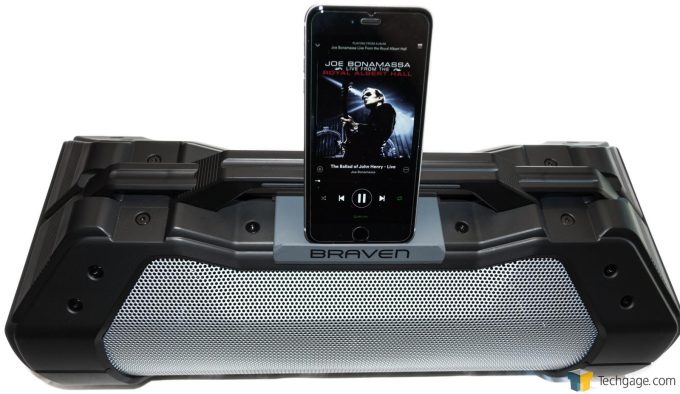 Braven BRV-XXL Frontal With Vertical iPhone 6s Plus