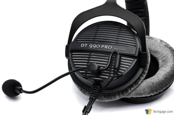 Antlion ModMic 4 Connected To DT990 Headphones