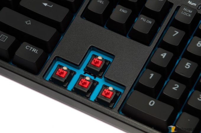 SteelSeries APEX M500 MX Red Switch Close-Up