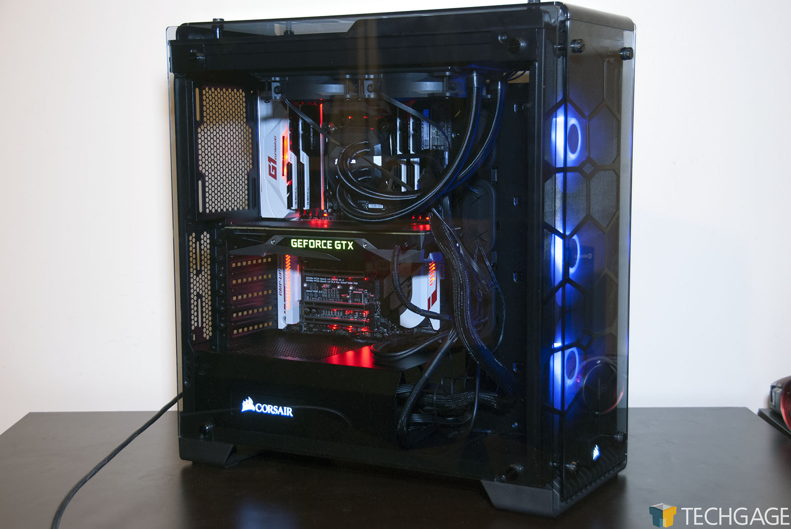 First Impressions Of Corsair's Crystal 570X Mid-Tower Tempered Glass  Chassis – Techgage