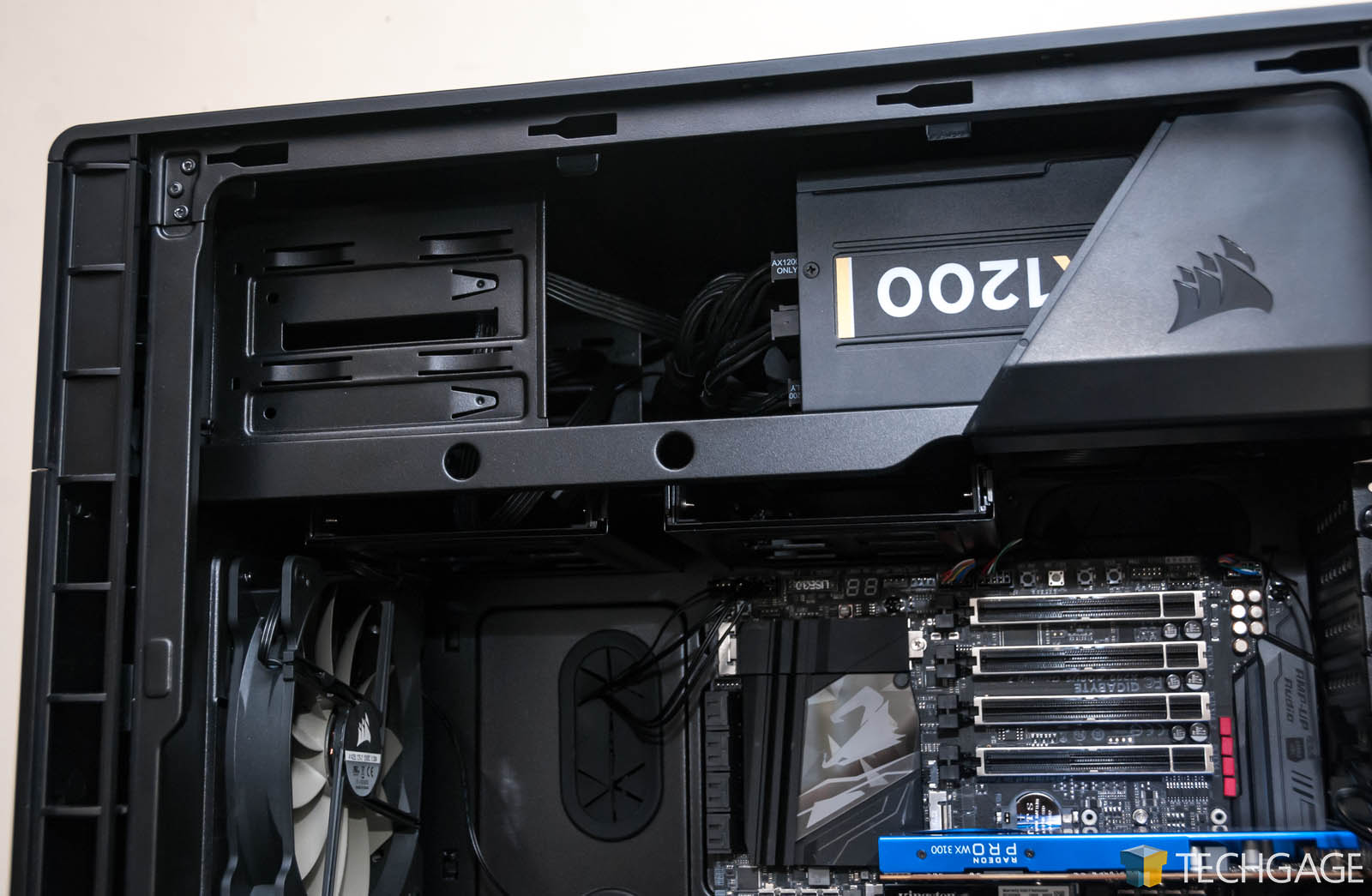 skulder studieafgift Ynkelig A Look At Corsair's Carbide 600C Inverted Full Tower Chassis & Our New  Workstation Test PC – Techgage