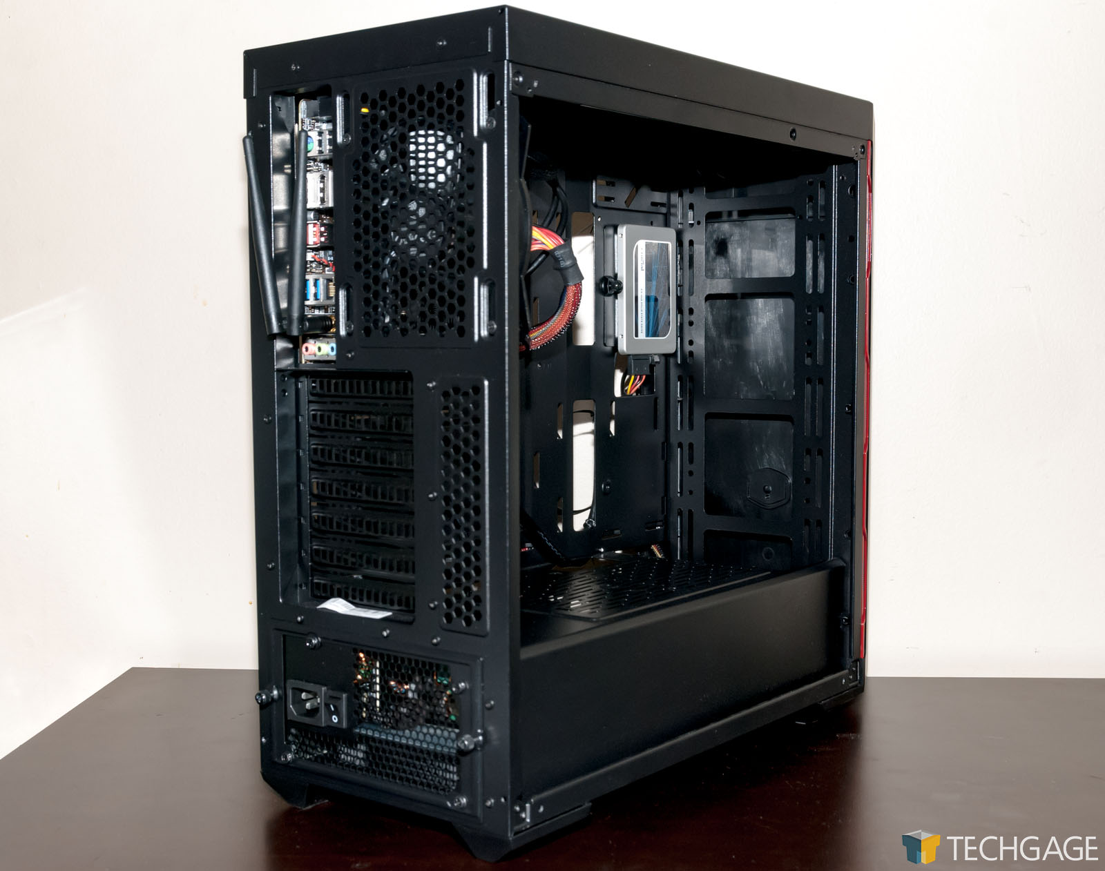 A Quick Look At Cooler Master's $50 MasterBox MB600L Mid-tower Chassis –  Techgage