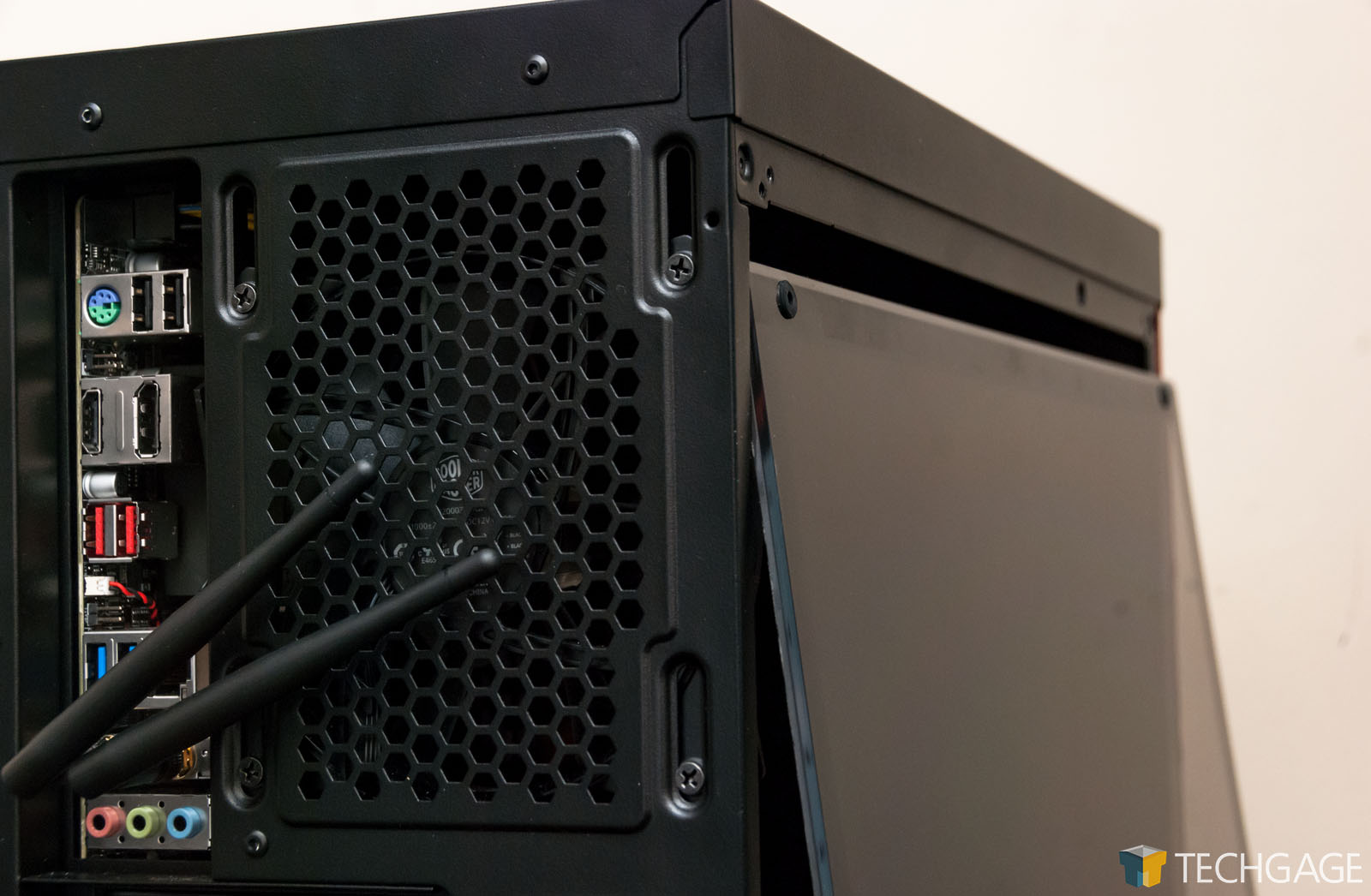 A Quick Look At Cooler Master's $50 MasterBox MB600L Mid-tower Chassis –  Techgage