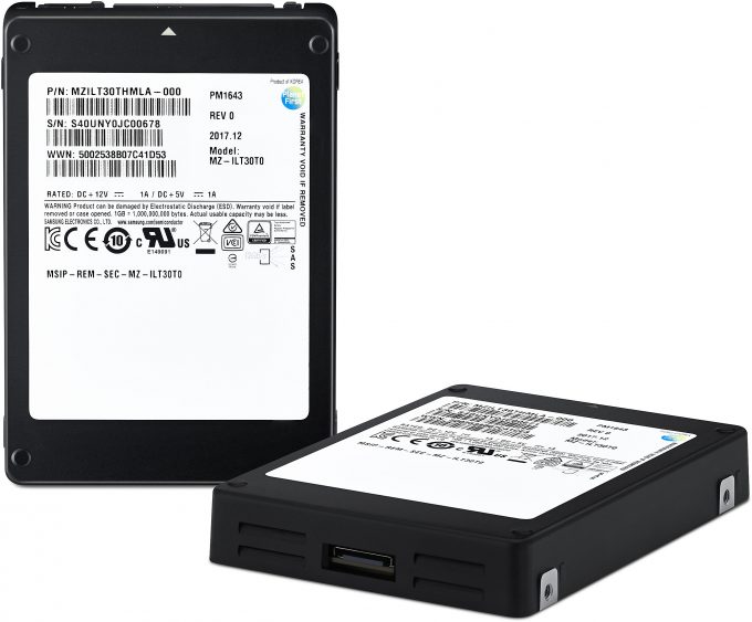 Samsung 30TB 2.5-inch SSD Mixed View