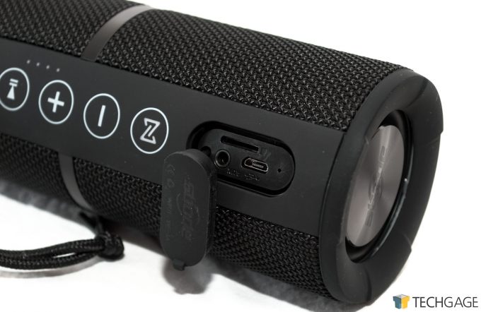 Techgage Review Sbode M400 Bluetooth Speaker IO Ports