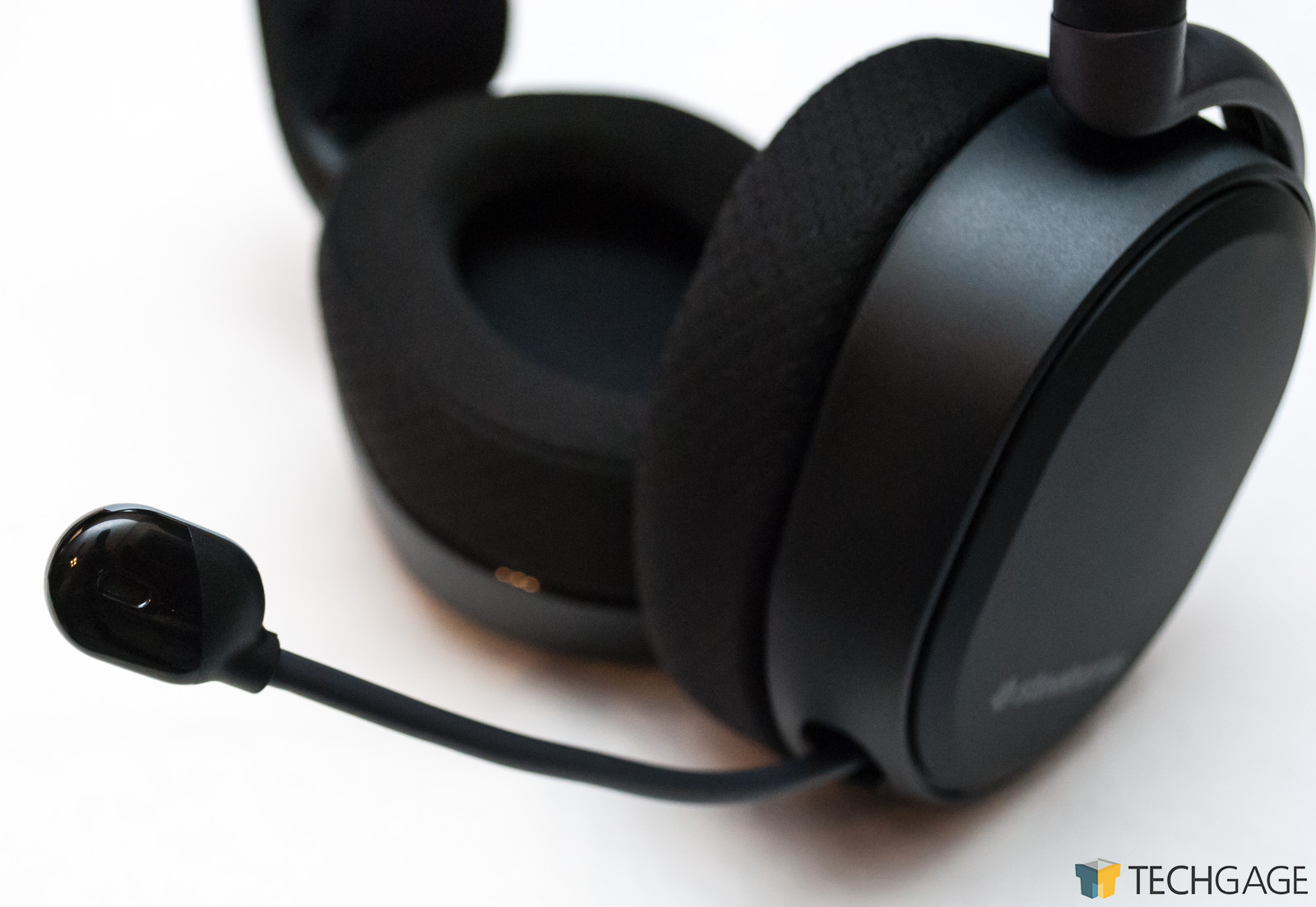 SteelSeries Arctis Pro Wireless Review: The Alpha And Omega For Gaming ...