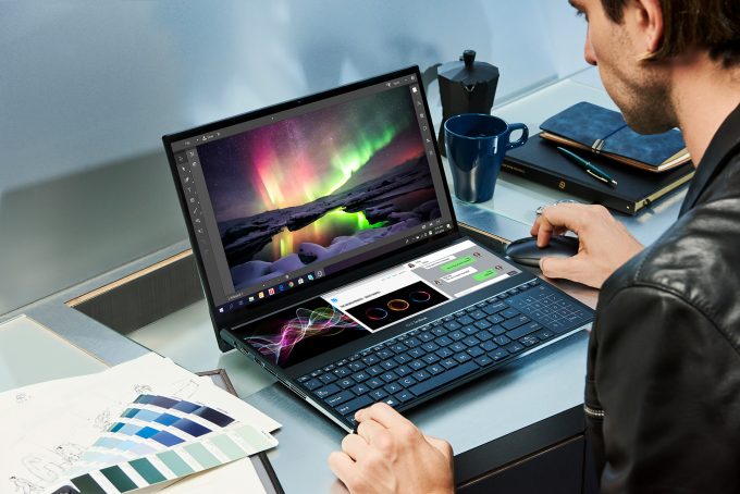 ZenBook Pro Duo UX581 Multitasking