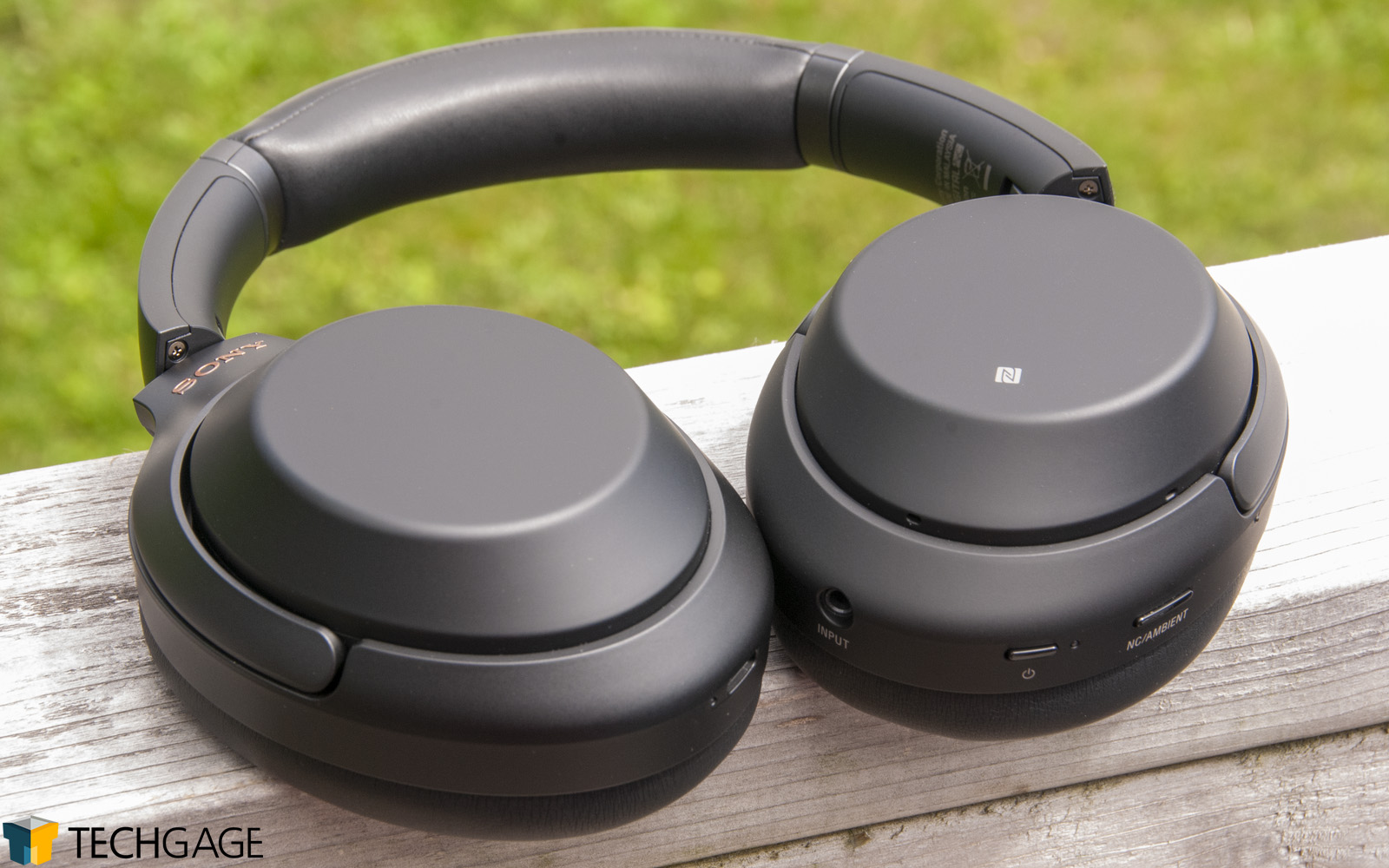 Silence is Golden: Bose QuietComfort 35 II vs. Sony WH-1000XM3 Headphones –  Techgage