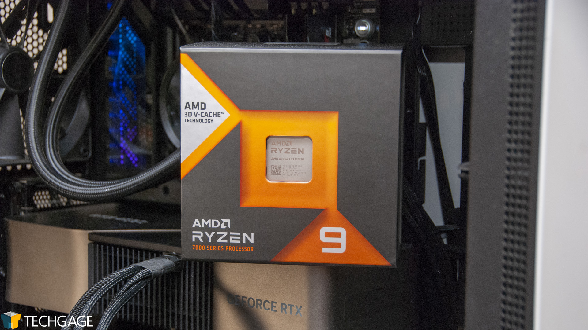 AMD Ryzen 9 7950X3D Packaging