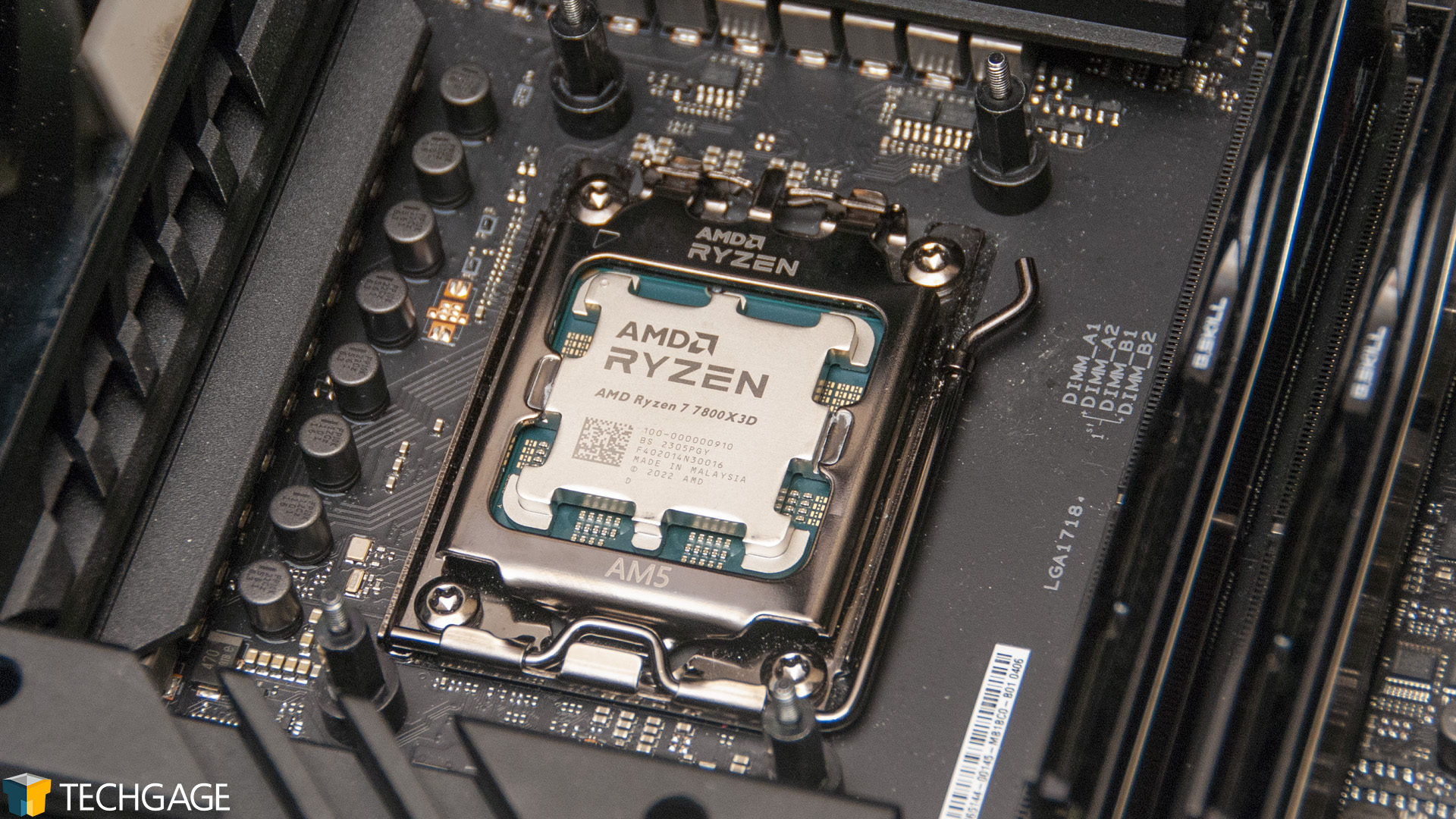 AMD Ryzen 7 7800X3D Installed